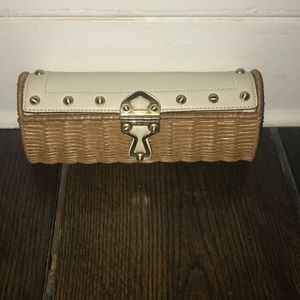 White wicker clutch